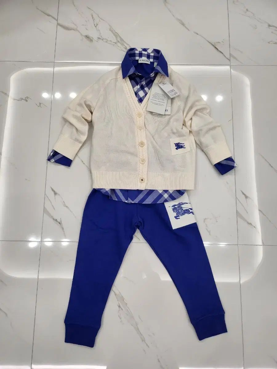 バーバリー キッズ ウールカーディガン 4 Y タグ