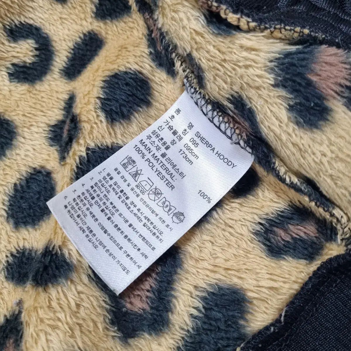 フーデッドジップアップ