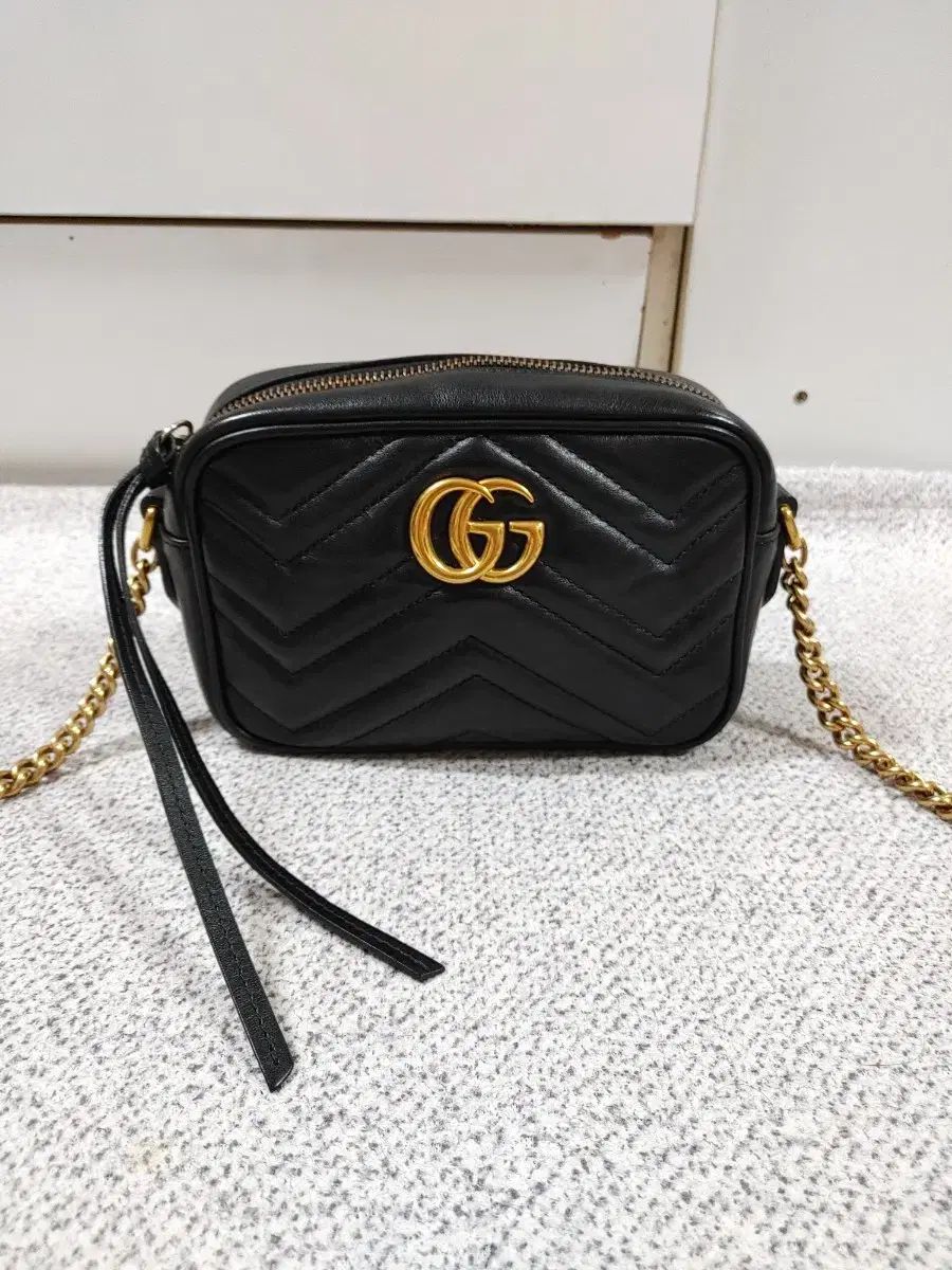 グッチ GG マーモント マトラッセ ミニ カメラバッグ クロスバッグ