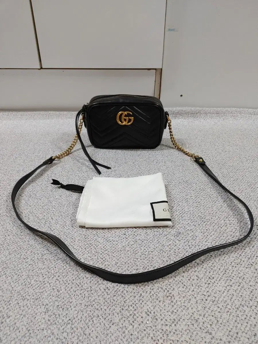 グッチ GG マーモント マトラッセ ミニ カメラバッグ クロスバッグ