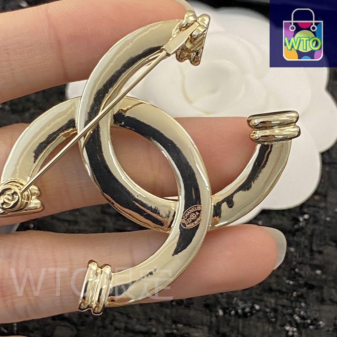 今日特価】CHANEL シャネル 22 年新作 羊革 ダブル C ブローチ? - メルカリ