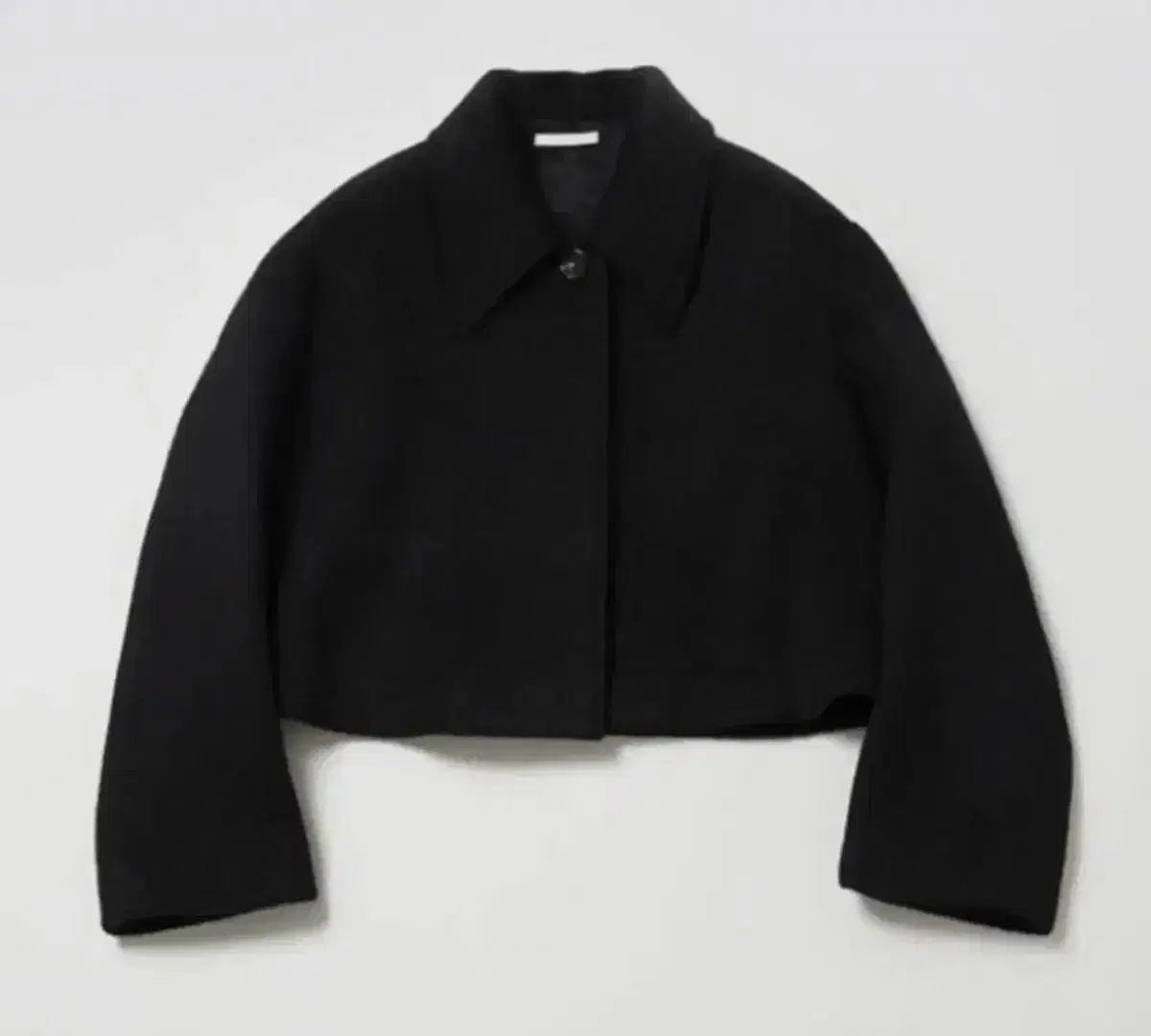 (NewJeans ヘリン 着用) AMOMENTO クロップド コート ブラック