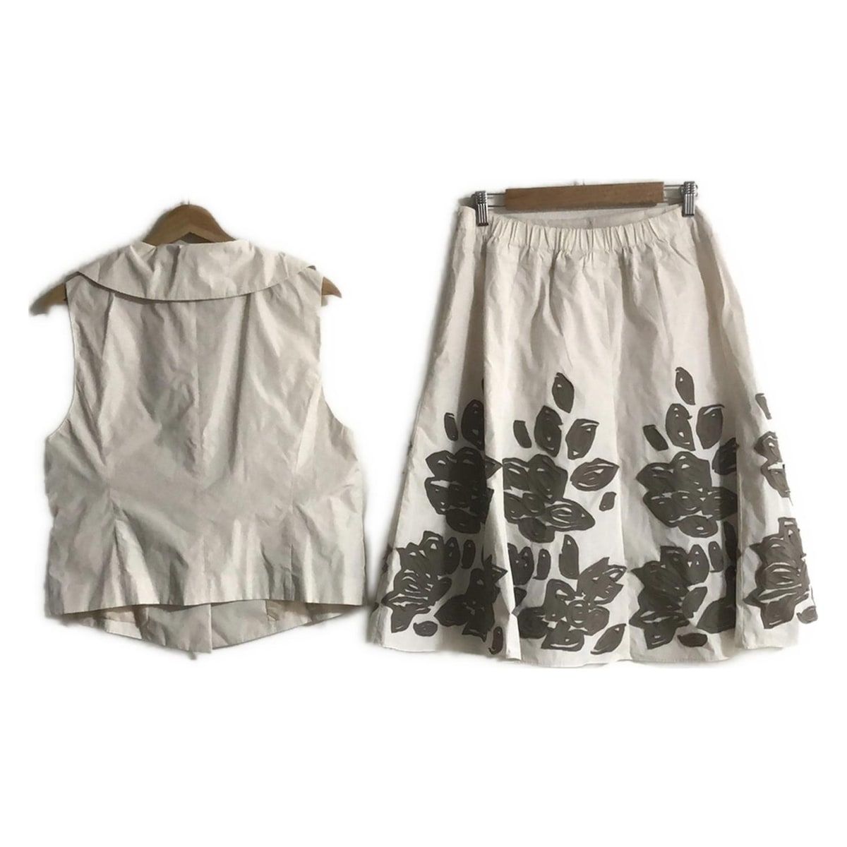 HIROKO BIS ヒロコビス スカートセットアップ レディース - アイボリー×カーキ
