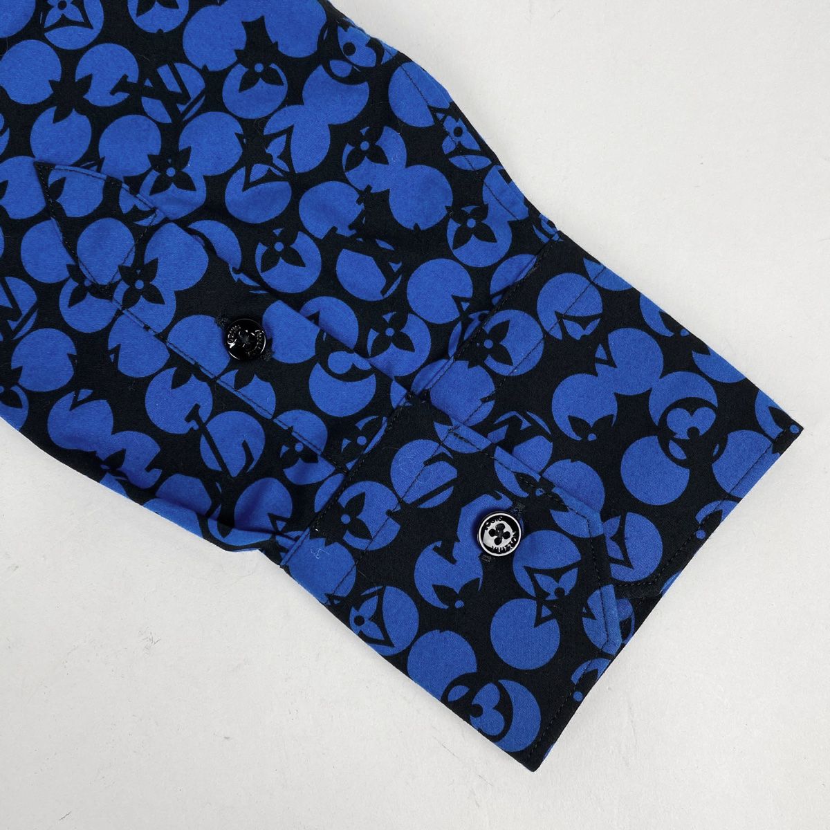 LOUIS VUITTON 19AWパーフォレーテッドモノグラム 長袖シャツ　L LOUIS VUITTON 19AW パーフォレーテッド モノグラム 長袖シャツ - メルカリ