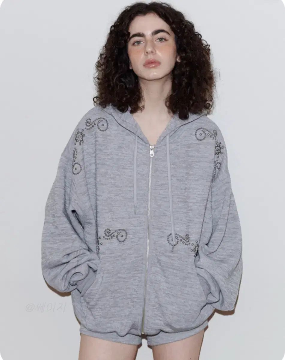 ポリスエム スタッズ フードジップアップ