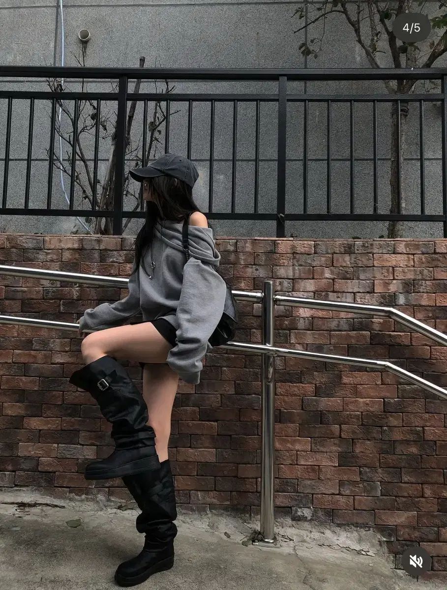  ピキー ロイ ショルダー ショール フーディー ブラック パーカー トップス