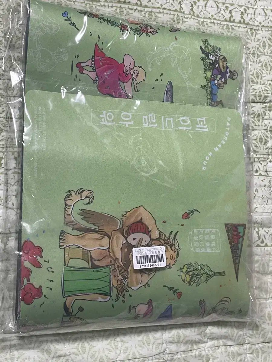 ダンジョン飯 Daydream Hour モデル グッズ 九井諒子 アクリルスタンド ゲーミングマウスパッド大型 トレカ