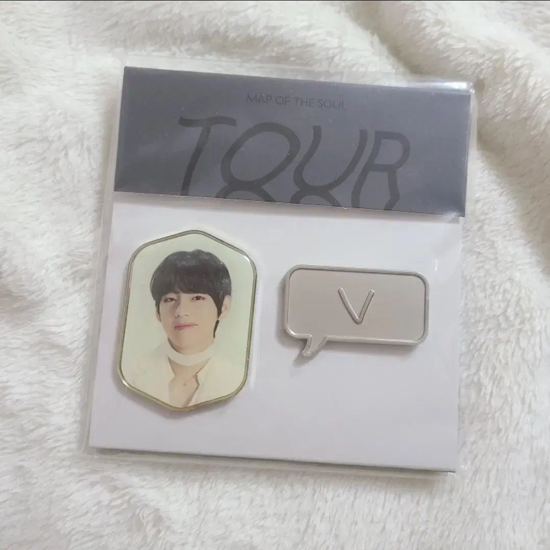 BTS MAP OF THE SOUL : 7 ツアー ヴィ(V・テヒョン・テテ) バッジ