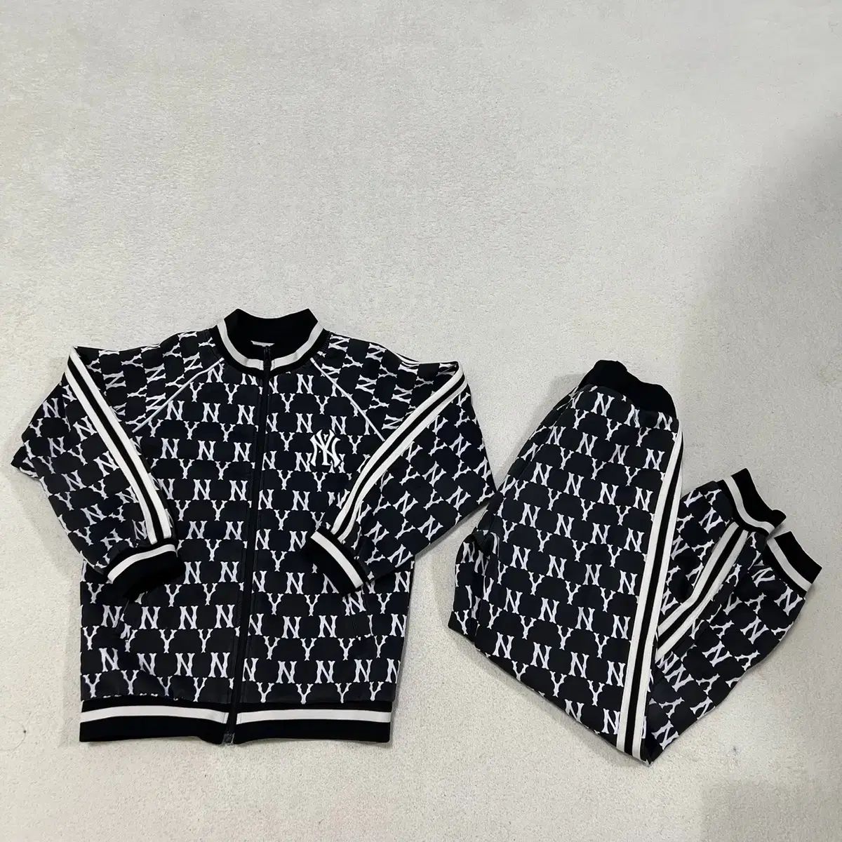 160 MLB Classic モノグラム 全版パターン ジャカード アウター NY 1117