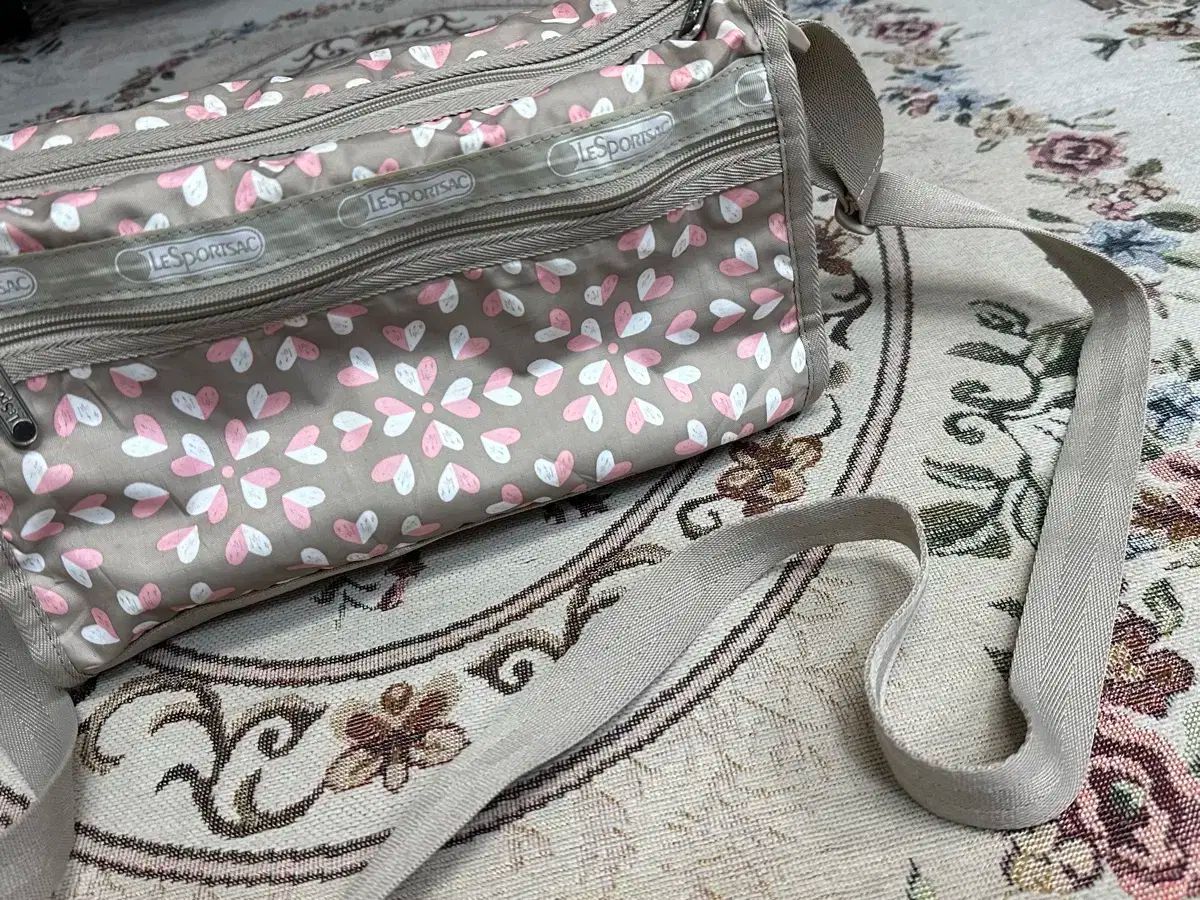  実物 LeSportsac レスポートサック ハート パータン クロス ボディバッグ クロスバック メッセンジャーバッグ ショルダーバッグ