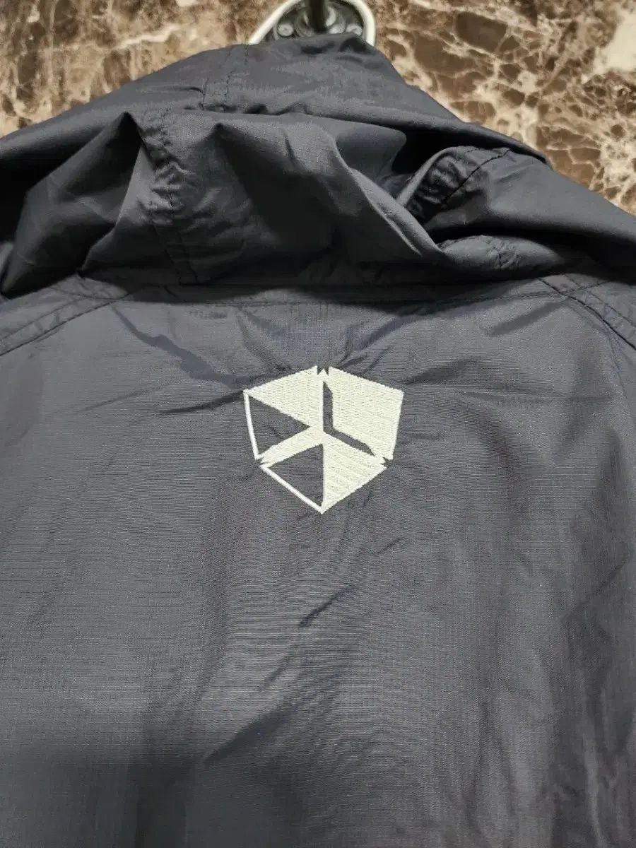 マンチェスターユナイテッド NIKE ウィンドブレーカー M - メルカリ