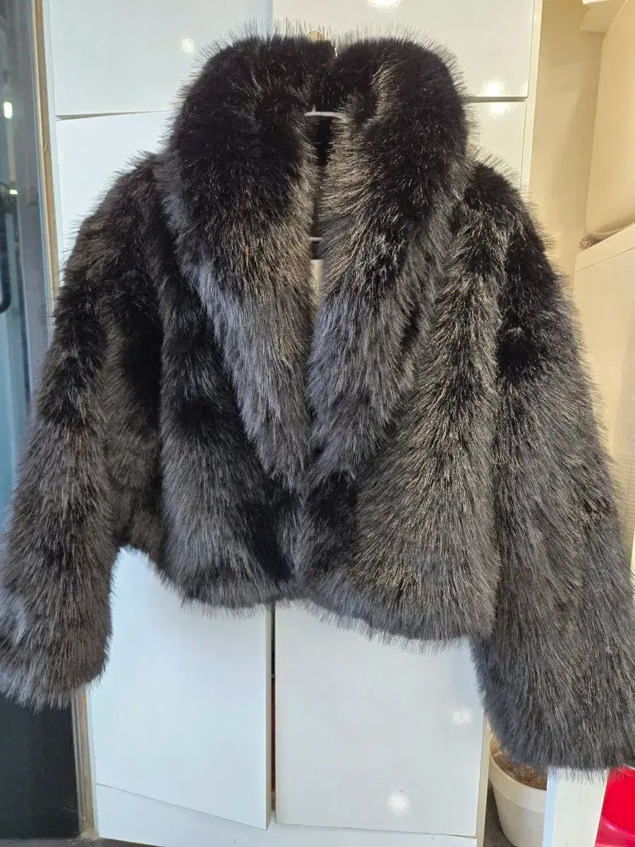 ZARA ブラック ファー ジャケット Mサイズ - メルカリ