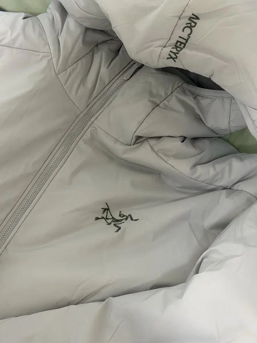 アークテリクス アトム SV フーディ ソリチュード XL