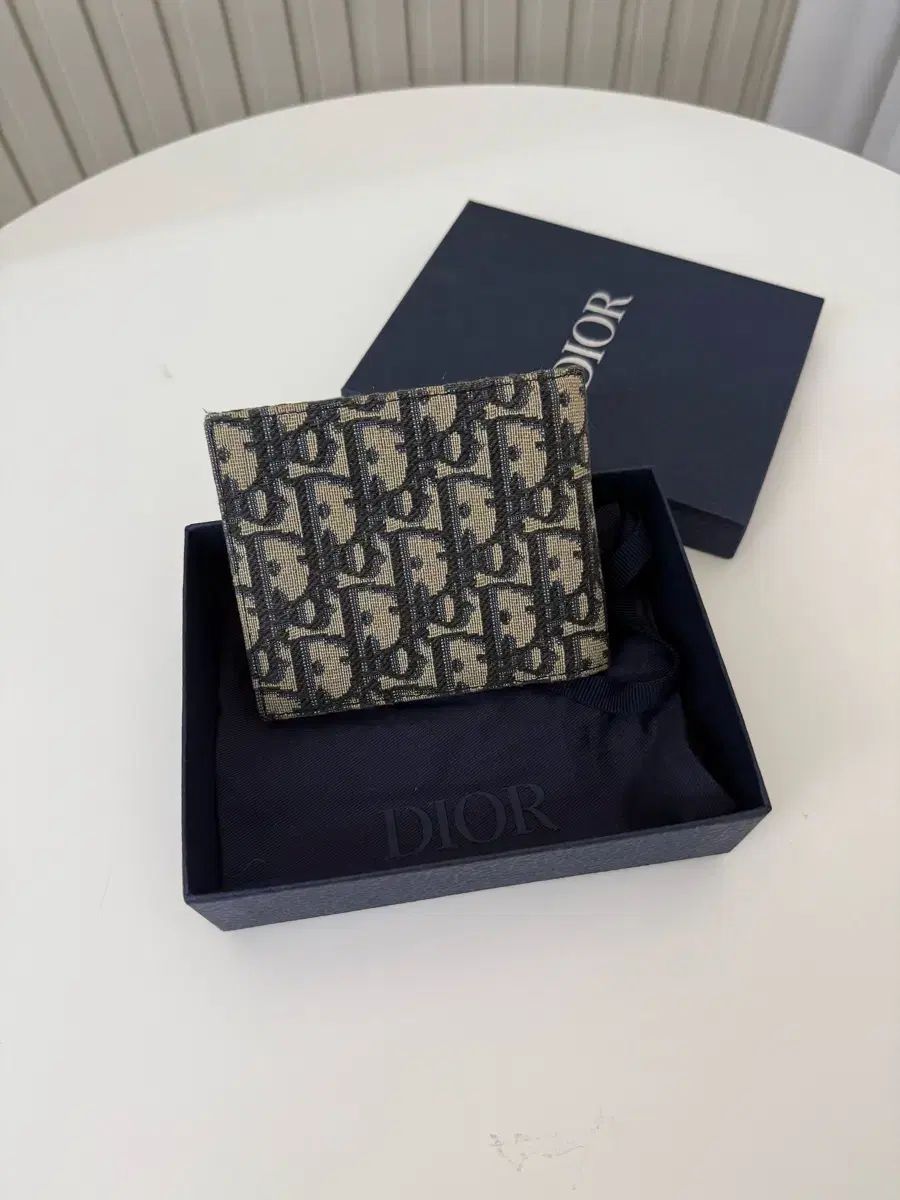 ディオール オブリーク 二つ折り財布