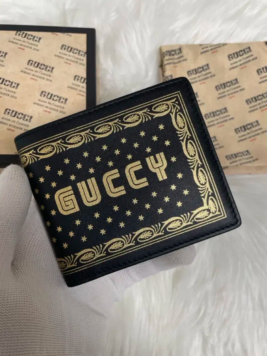 級 モデル GUCCI ジーユー GUCCY GOLD ロゴ 二つ折り財布