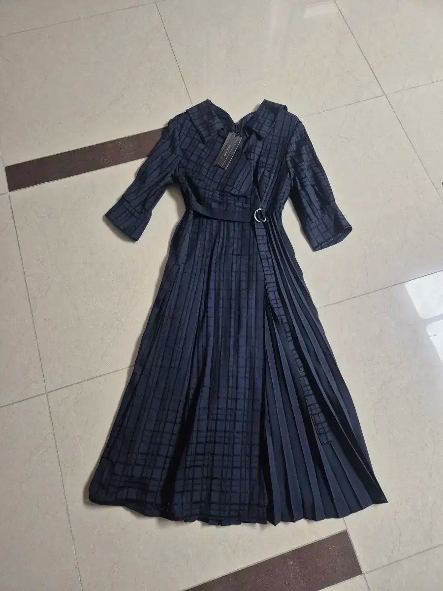 ミシャ ネイビー プリーツ アシンメトリー RUN ロング ONE PIECE 44 2025年 ウール