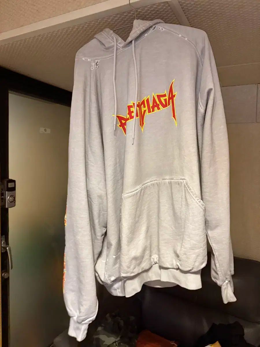 バレンシアガ METALLICA フード