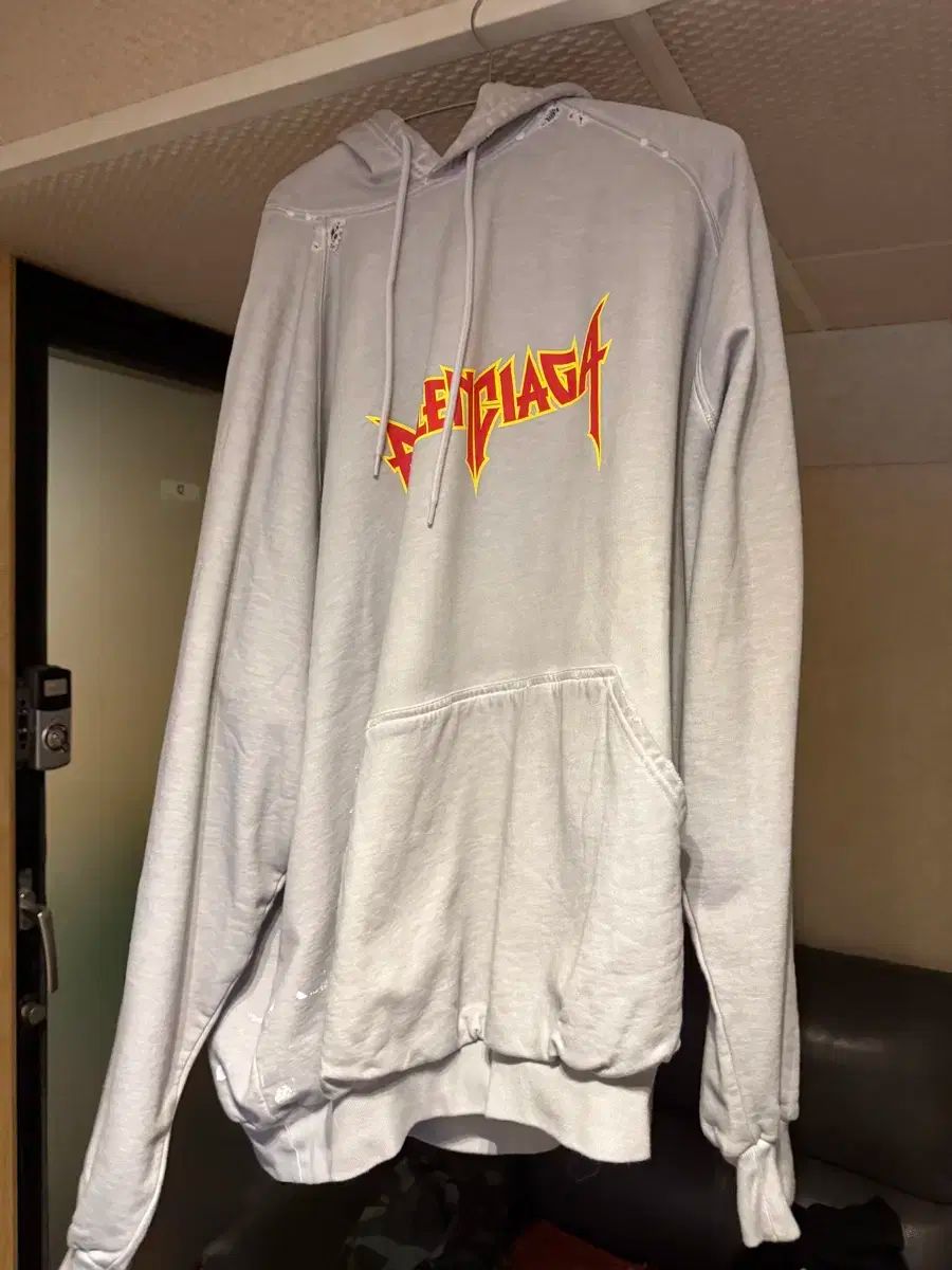 バレンシアガ METALLICA フード