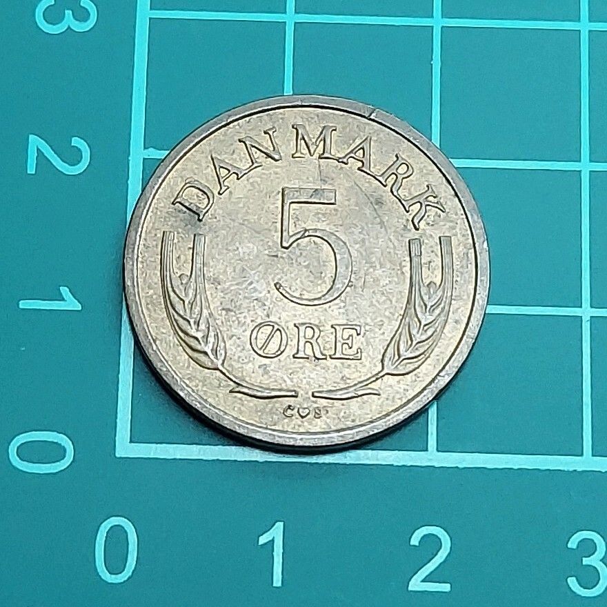 デンマーク 5オーレ硬貨 1966年 王室を象徴する伝統的な王冠のデザイン
