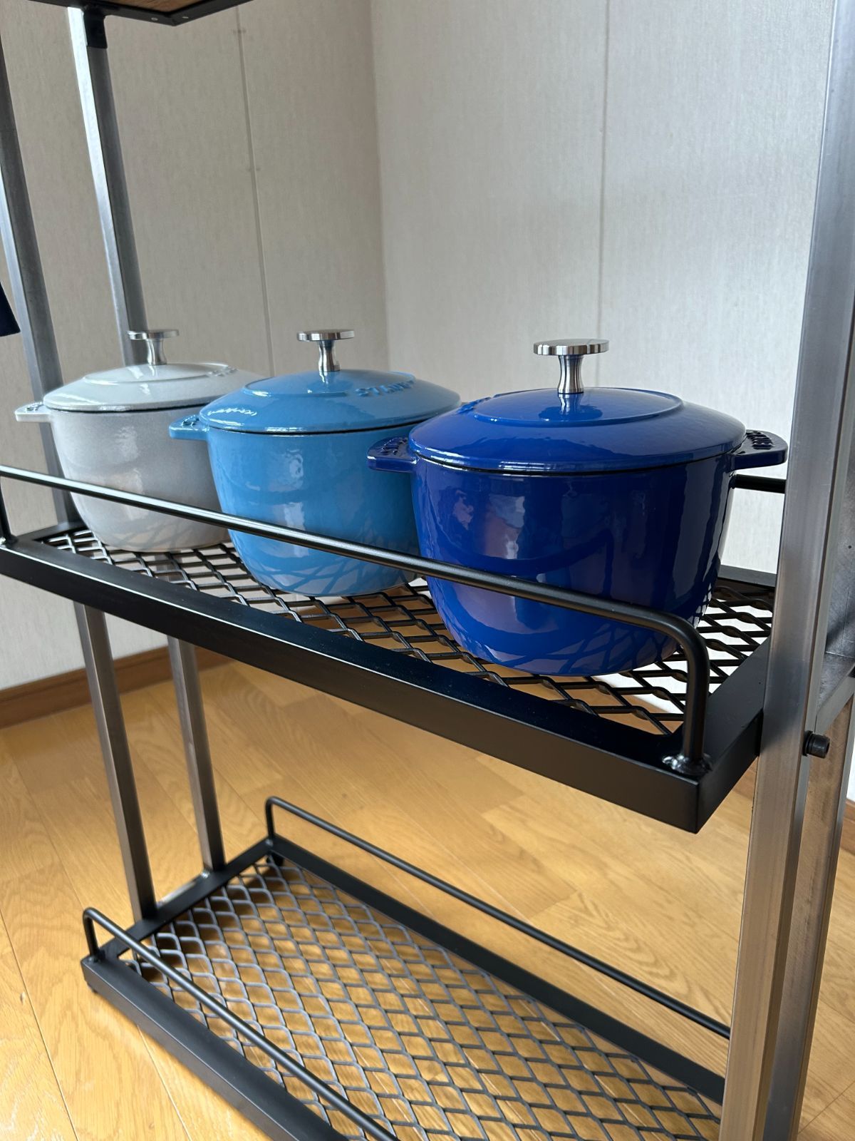 キッチン3段シェルフ　スタイリッシュ　オシャレ　アイアン家具 キッチン3段シェルフ スタイリッシュ オシャレ アイアン家具 - メルカリ