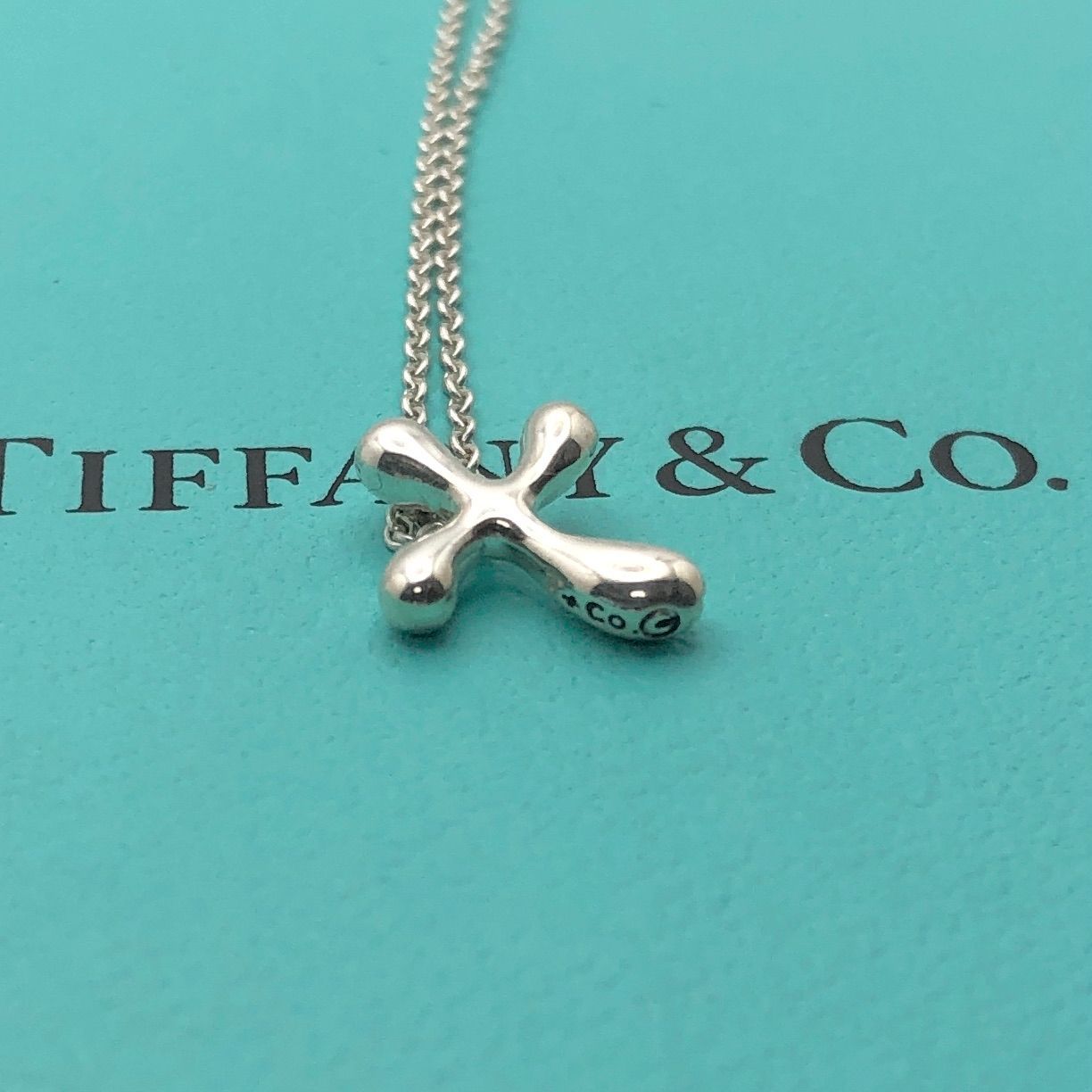 美品=【Tiffany & Co.(ティファニー)】スモールクロス ティアドロップ