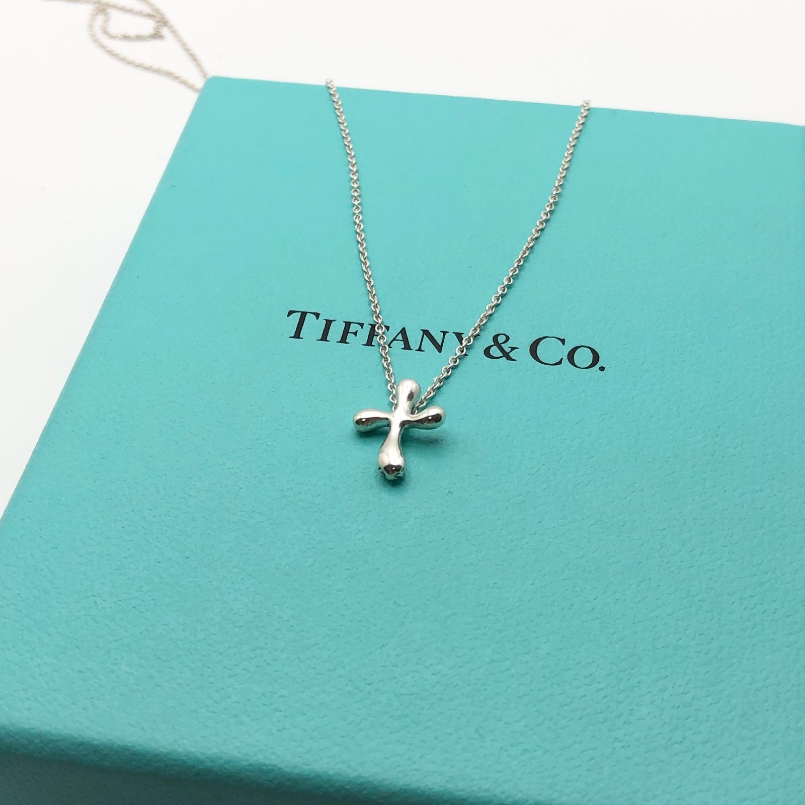 美品=【Tiffany & Co.(ティファニー)】スモールクロス ティアドロップ