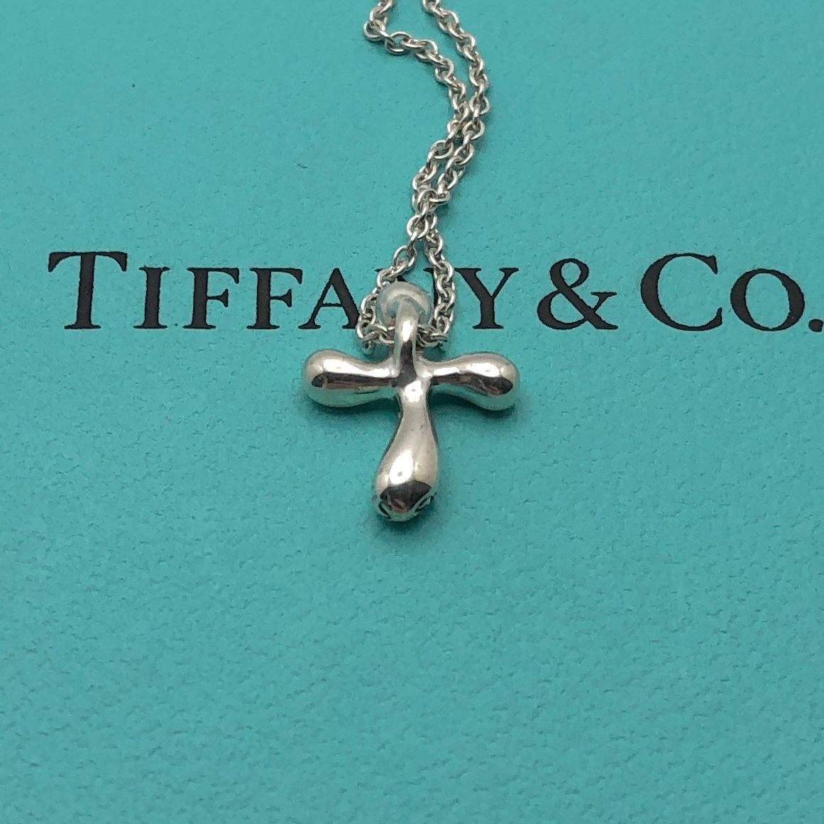 美品=【Tiffany & Co.(ティファニー)】スモールクロス ティアドロップ