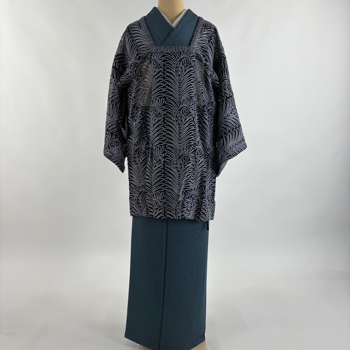 道行 身丈87.5 cm 裄丈66 M 無月 和装コート 角衿 唐草 金糸 青黒 化繊