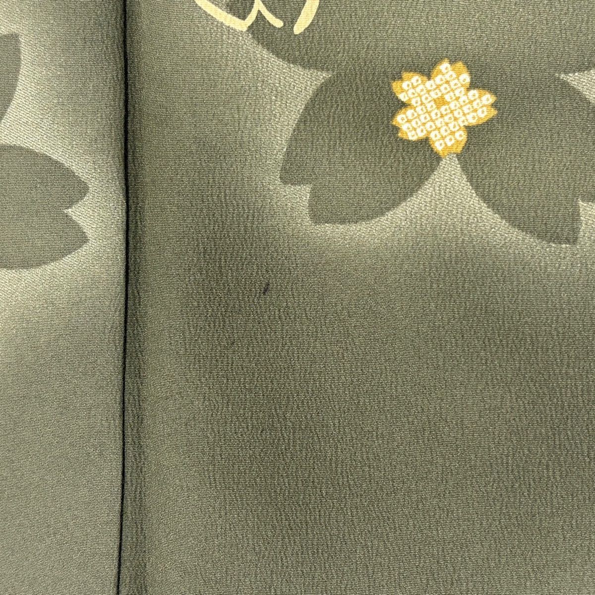 ★専用★未使用品 小紋 グリーンベージュ 桜花 身丈163cm裄丈70cm正絹 ☆専用☆未使用品 小紋 グリーンベージュ 桜花 身丈163cm裄丈70cm正絹