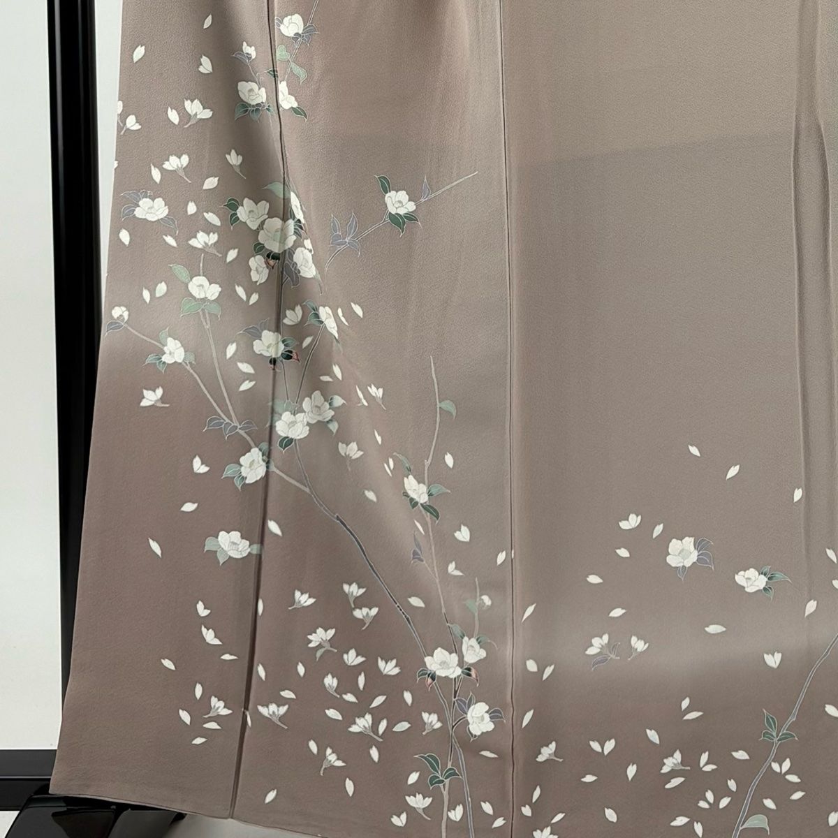 訪問着 身丈161 cm 裄丈65.5 M 袷 藤藁隆 落款 椿 花びら ぼかし 薄小豆 正絹 秀品 一つ紋