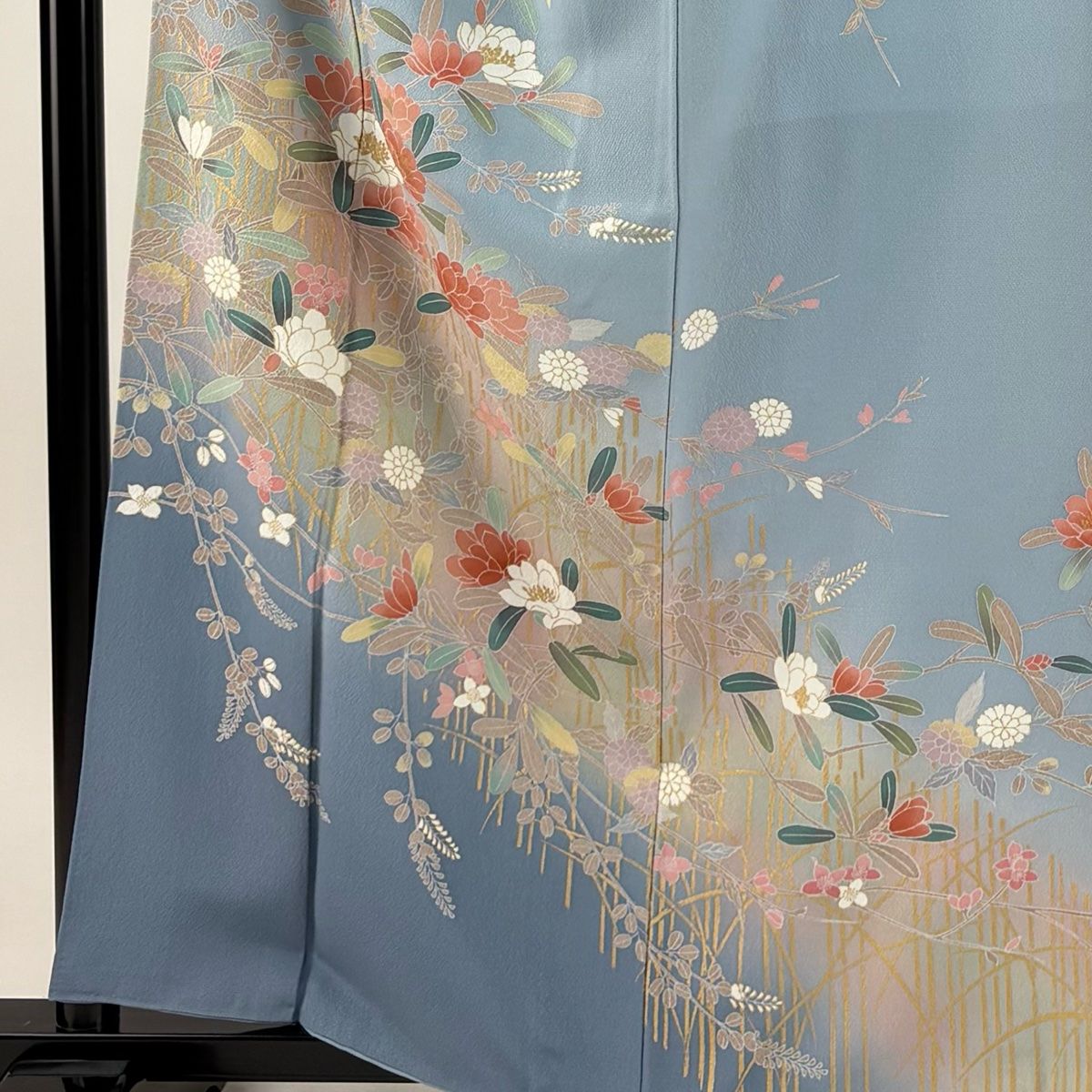 ［3943］訪問着 美品 霞草花文 ぼかし 金彩 正絹 着物 袷 3943 訪問着 霞草花文 ぼかし 金彩 正絹 着物 袷目立った傷や汚れなし