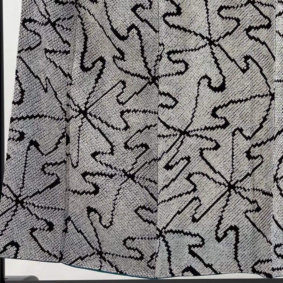 小紋 身丈153 cm 裄丈64 M 袷 幾何学模様 総絞り 灰白 正絹 秀品