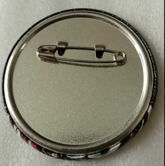 e➕コンパス➕ ルチアーノ Ani-Art 缶バッジ - メルカリ