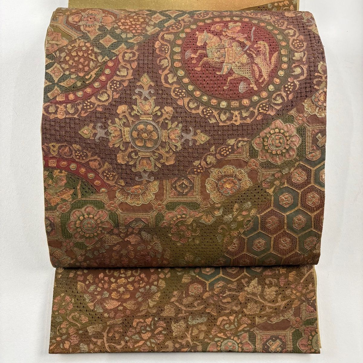 【美品】 袋帯 秀品 紬地 連珠狩猟文 華文 刺繍 金彩 茶色 お太鼓柄 正絹 【】