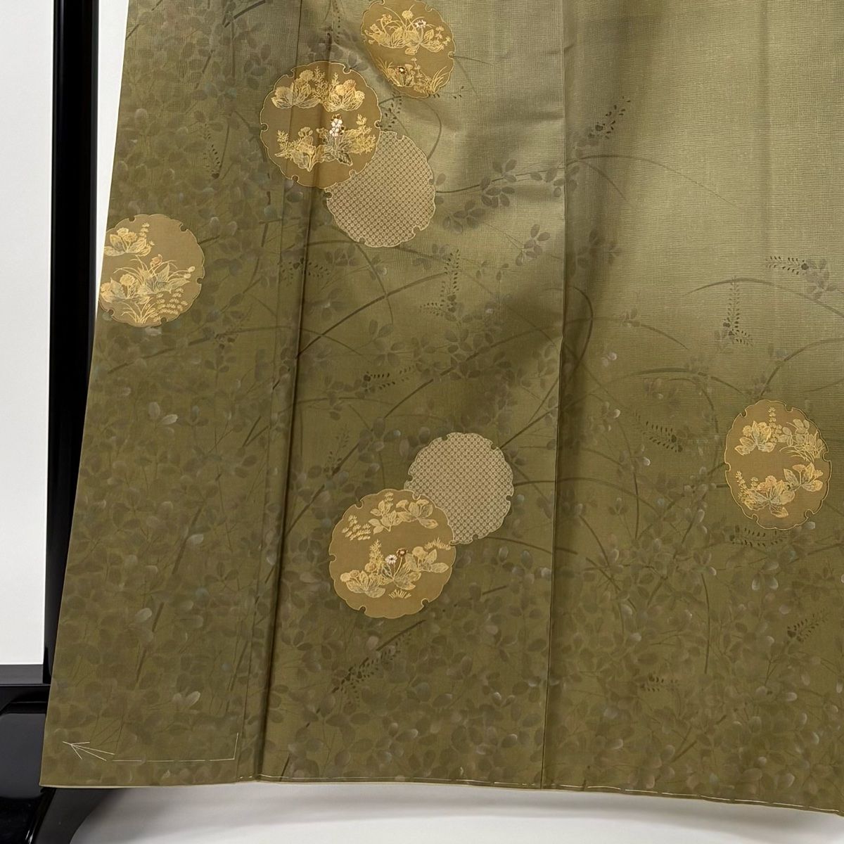 付下げ 身丈166 cm 裄丈69.5 L 袷 紬地 雪輪 草花 刺繍 金彩 鶯色 正絹