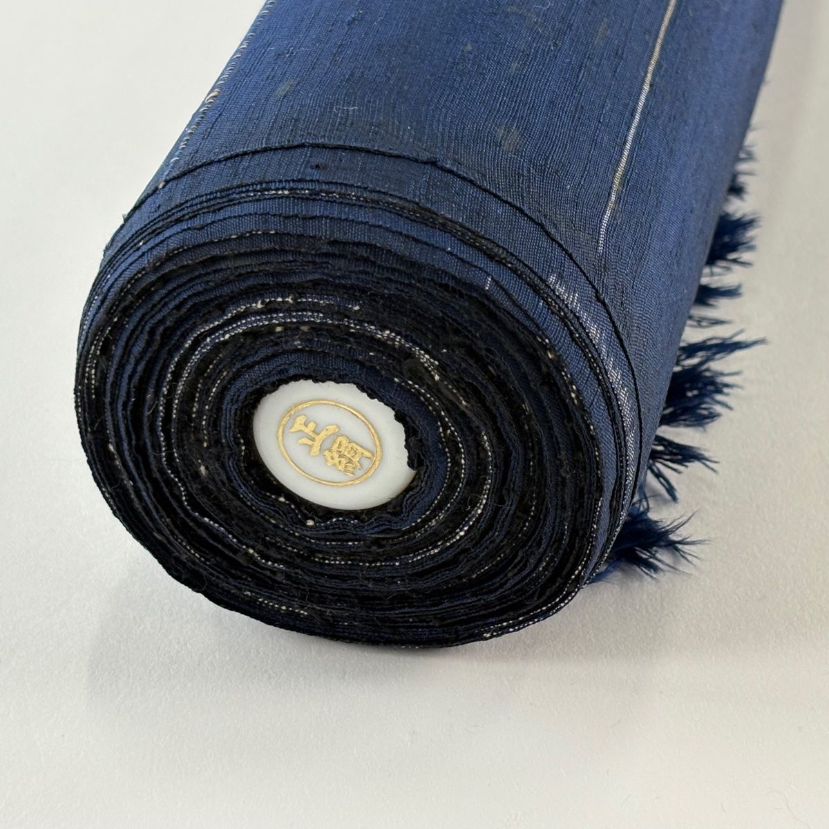 反物 秀品 紬 蝶 幾何学模様 紺色 正絹 【中古】 - メルカリ