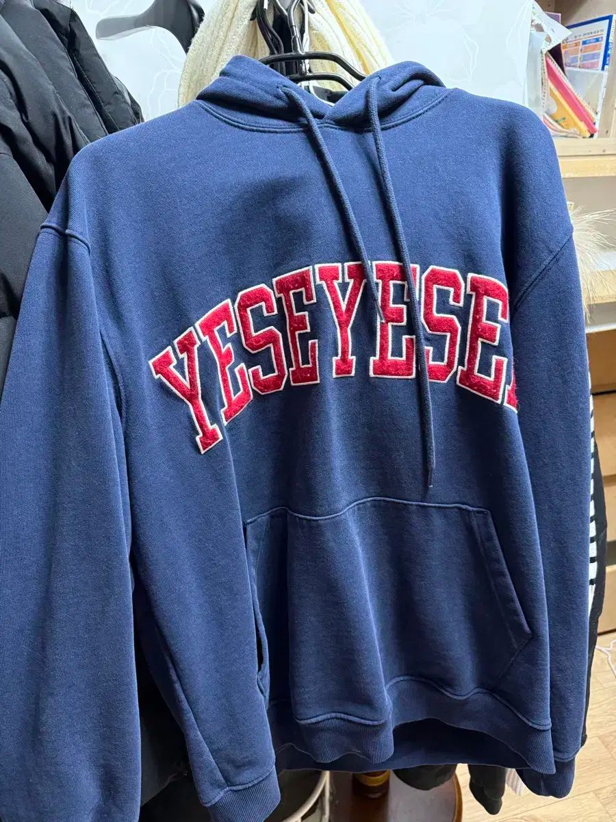 YESEYESEE ネイビー フーディー