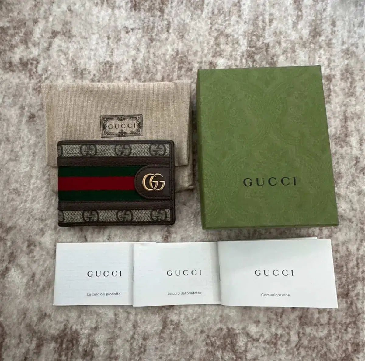 グッチ gg シュプリーム 二つ折り財布 交換-