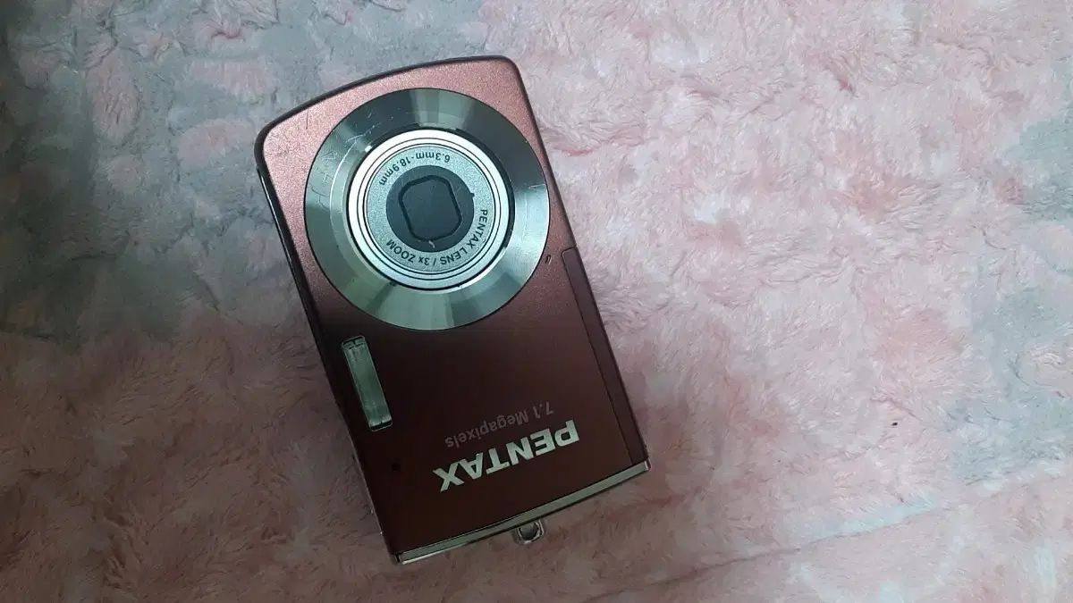  かわいい GUESS キュービック リスト時計 レイディレッド 金属ベルト 時計