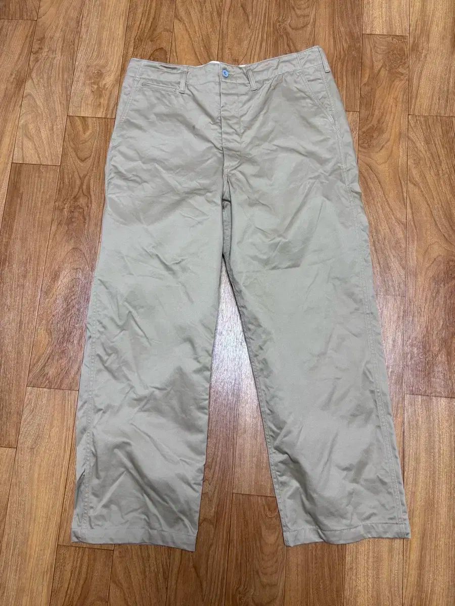 BRONSON 1942 US アミ チノ パンツ カーキ