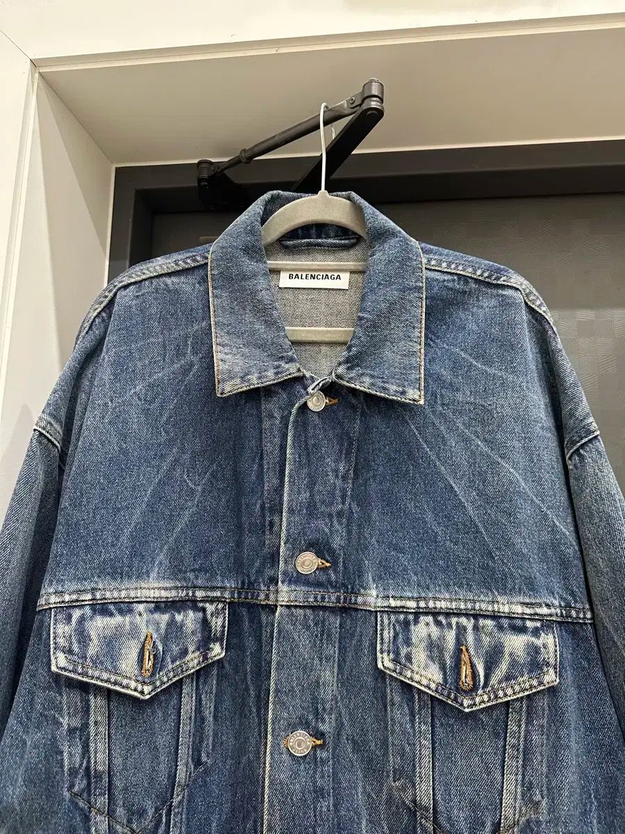 バレンシアガ バックロゴ デニムジャケット - メルカリ