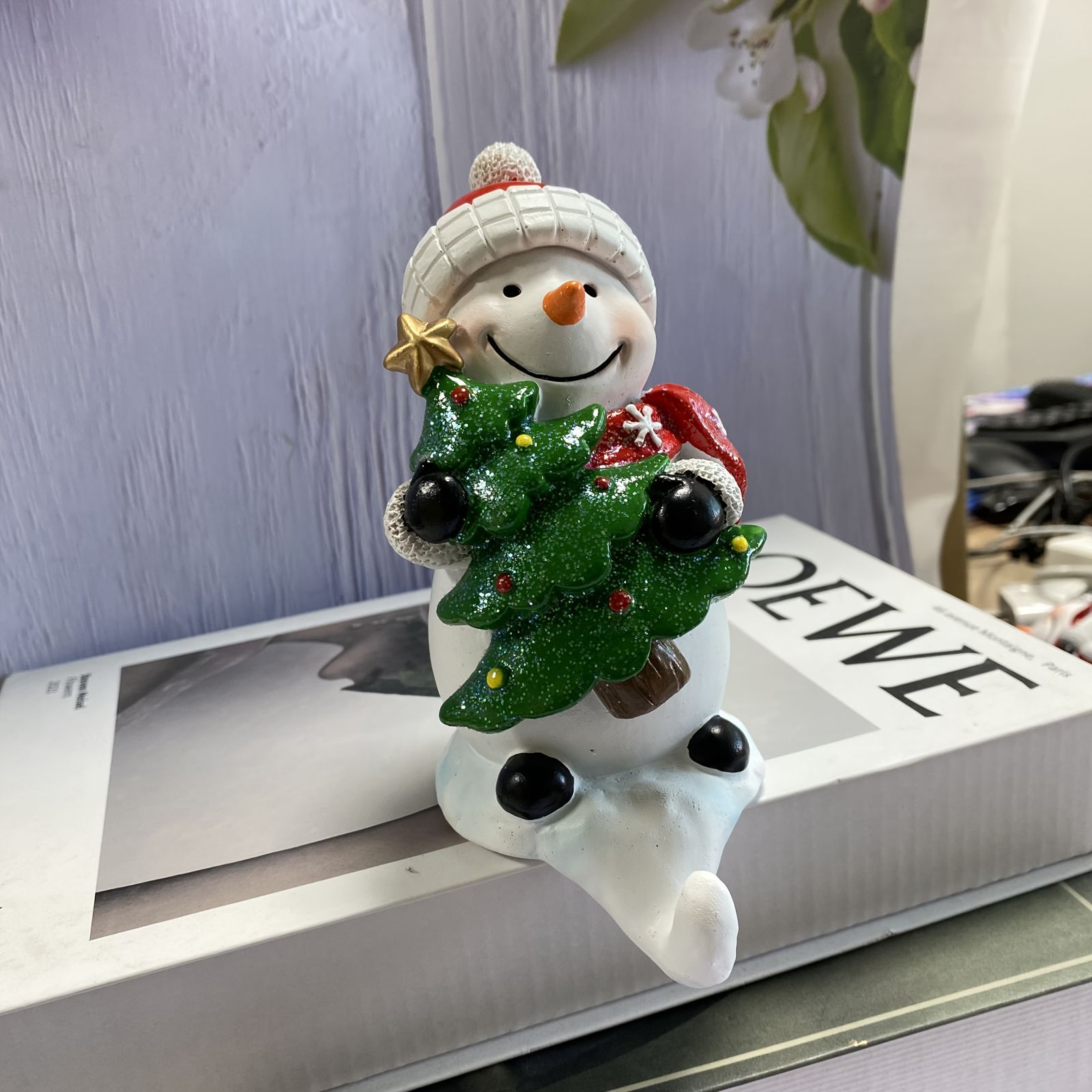クリスマス オブジェ 置物 クリスマスツリーを持っている雪だるま 
