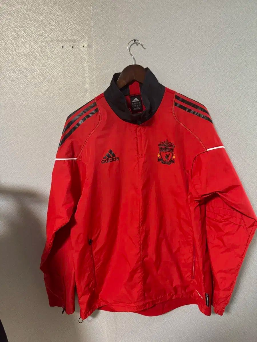 アディダス リヴァプール ウィンドブレーカー レッド - メルカリ