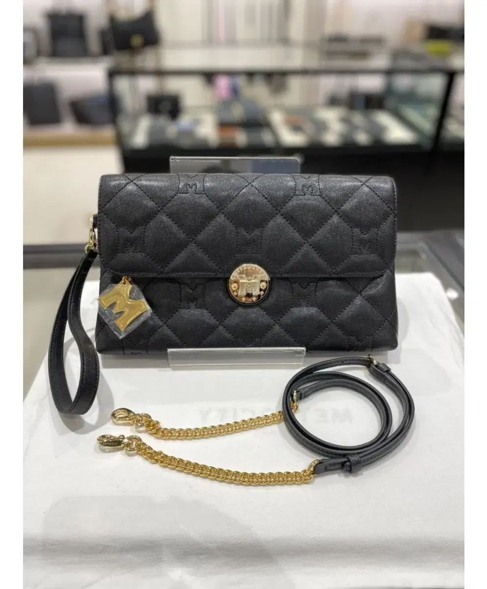 METROCITY ブラック キルティング チェーン クロス クラッチバッグ