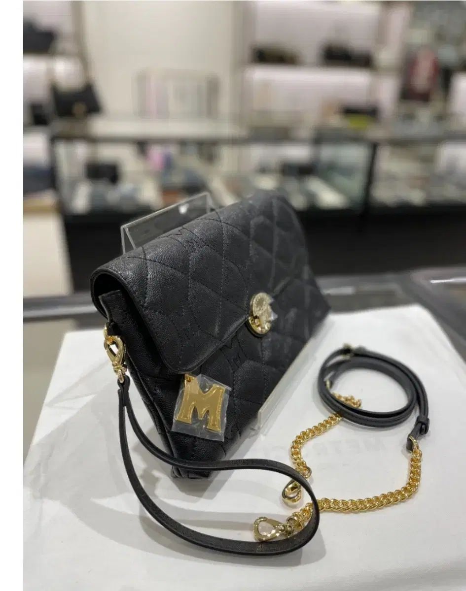 METROCITY ブラック キルティング チェーン クロス クラッチバッグ