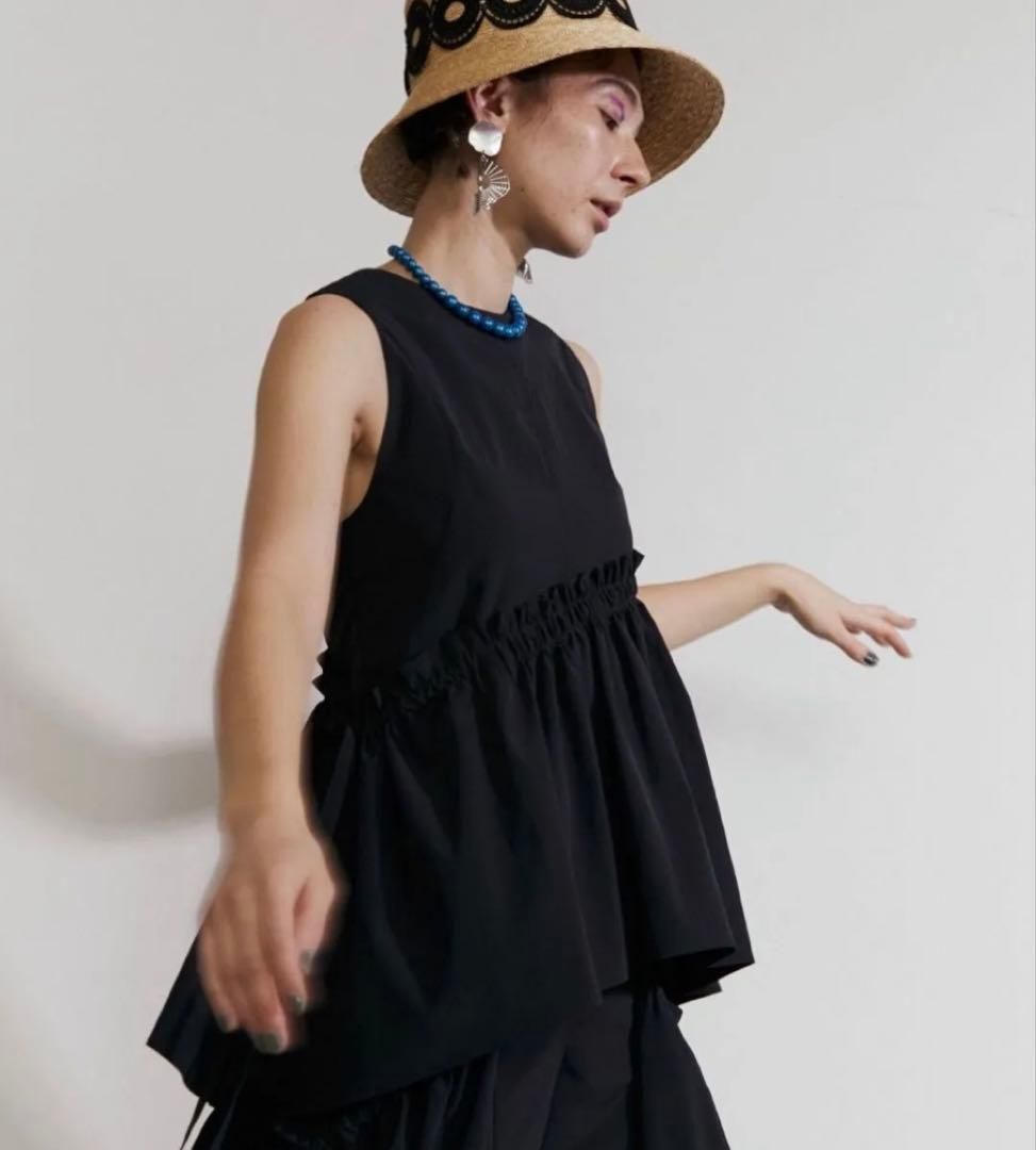 UN 3 D. VERY掲載 定価2.8万 ウエストギャザーボリュームトップ 36