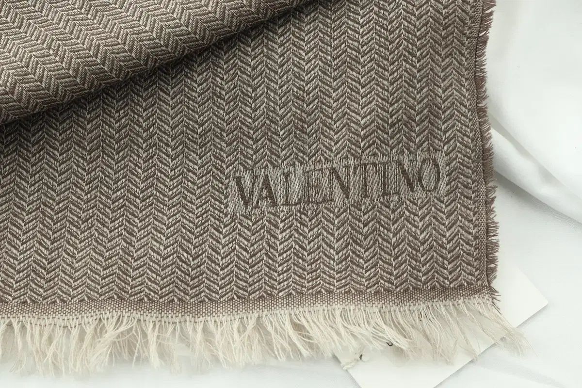  F Valentino マフラー ベージュ パータン 25 B 8 マフラー 小物