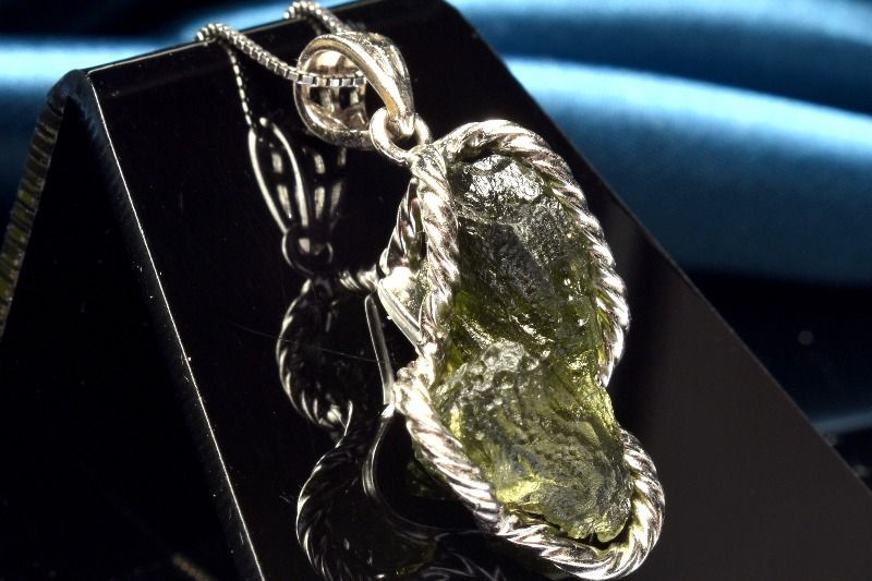 １点物 AAA シルバー925 モルダバイト 19 x 15 mm 原石 ペンダントトップ パワーストーン 天然石 _PC 7403