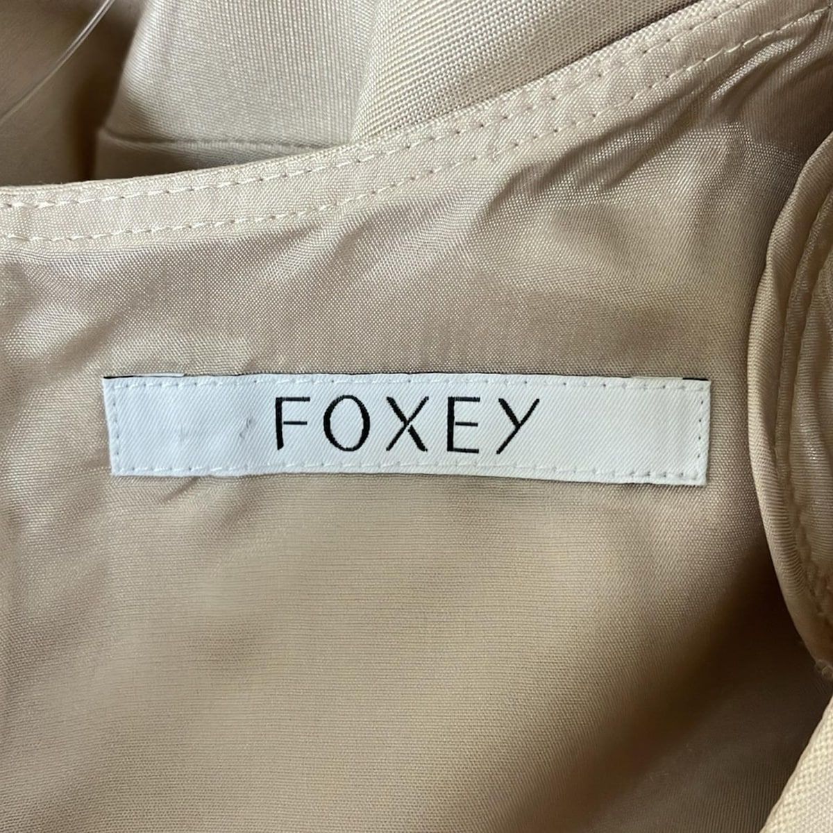 美品✨フォクシー ノースリーブ ワンピース 40 ベージュ系 ひざ丈 FOXEY(フォクシー) ワンピース サイズ40 M レディース - 39043 ピンク