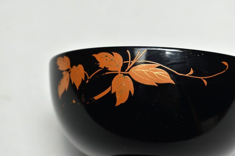 木製漆器 花蝶蒔絵 吸物椀 五客 漆芸③ 蔵A5063d】特選会津塗 蒔絵花図 吸物椀 汁椀 五客 木箱 - メルカリ